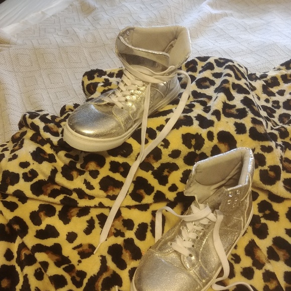 Shoes - Picture 2 of 2